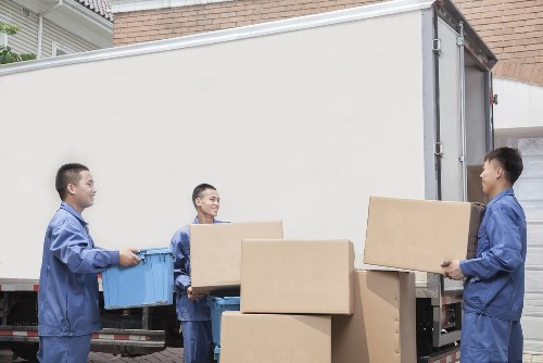Removal van and movers navigating Shoreditch street access